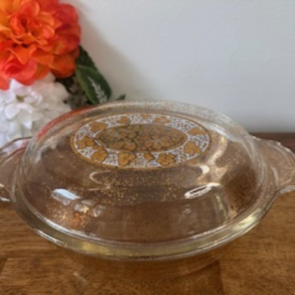 Fire King Georges Briard Gold Grapes Covered Casserole Dish –‎ 1.5 Quart Vintage